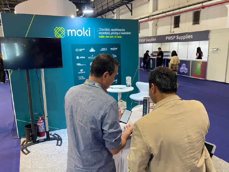 Moki na ProWine São Paulo estande conversa